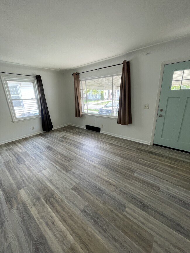 Building Photo - 2528 Forest Ave