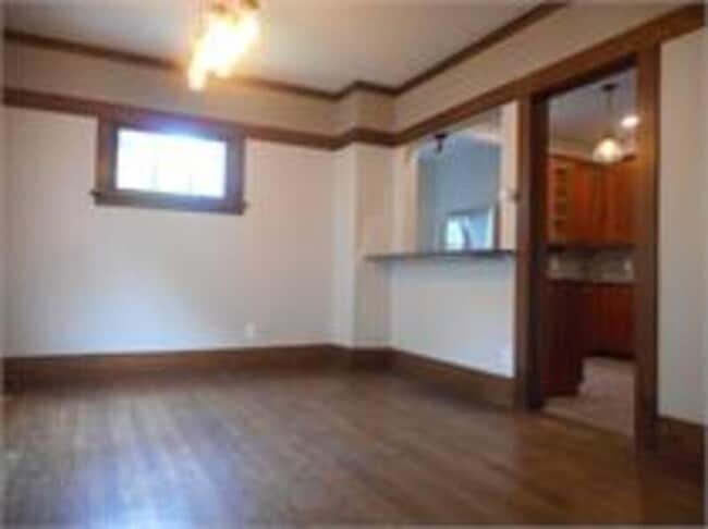 Building Photo - 992 8th St