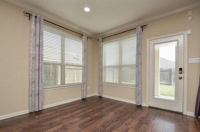 Building Photo - 6523 Point Hollow Ln