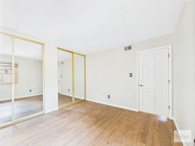 Building Photo - Two Bedroom Single Family Home Available Now!