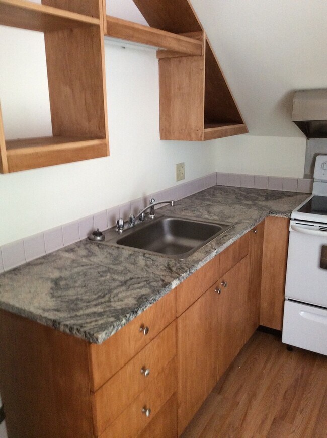 Building Photo - 175 Elliot St