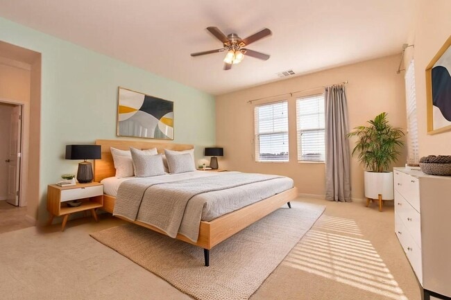 Building Photo - 4 Bed / 2.5 Bath Home with Premium Panoram...