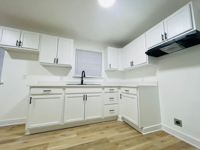 Building Photo - 3605 Pine Cone Dr