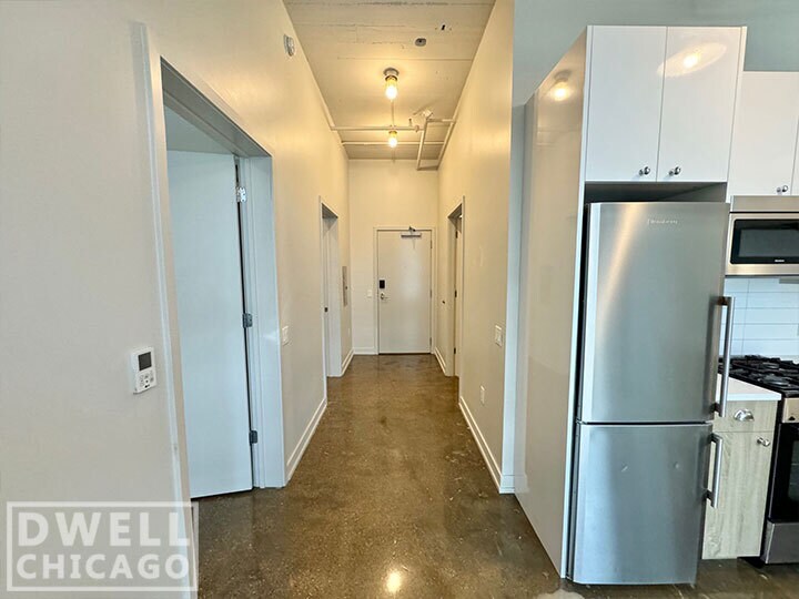 Building Photo - 640 N La Salle Dr