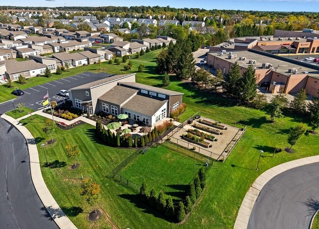 Building Photo - 933 Persimmon Ln