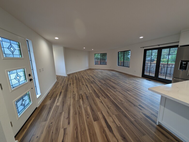 Building Photo - 4977 Hoen Ave