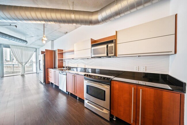 Building Photo - 690 SW 1st Ct