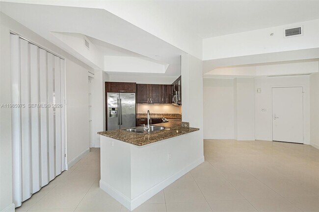 Building Photo - 20000 E Country Club Dr