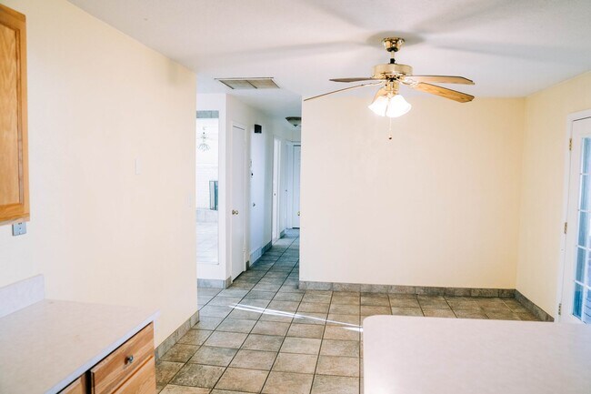 Building Photo - SMALL DOG FRIENDLY!!!  Meadow Street House