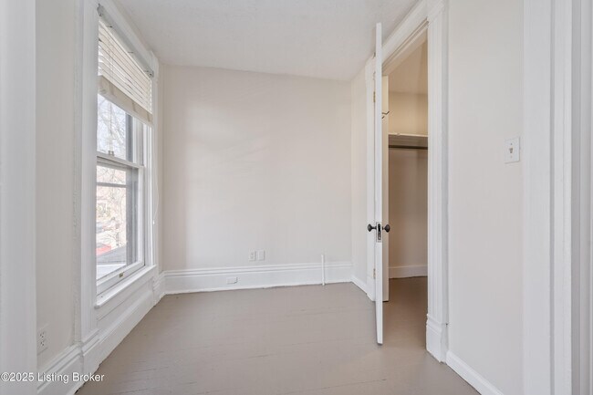 Building Photo - 1704 Rosewood Ave