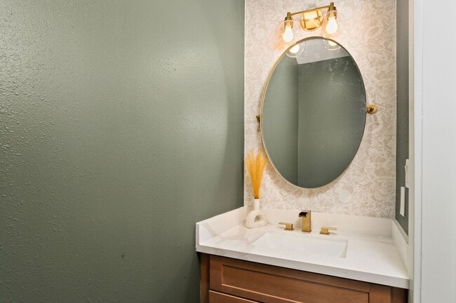 Building Photo - 918 Front St