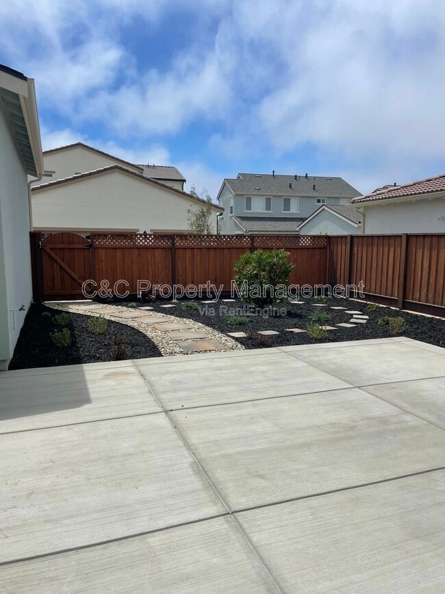 Building Photo - 476 Lassen Wy