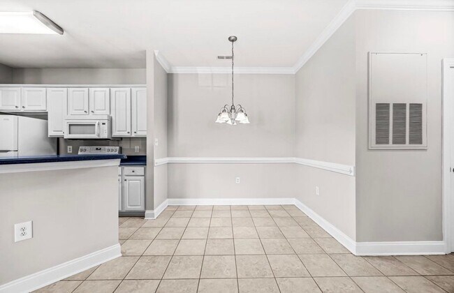Building Photo - 2021 Silvercrest Dr