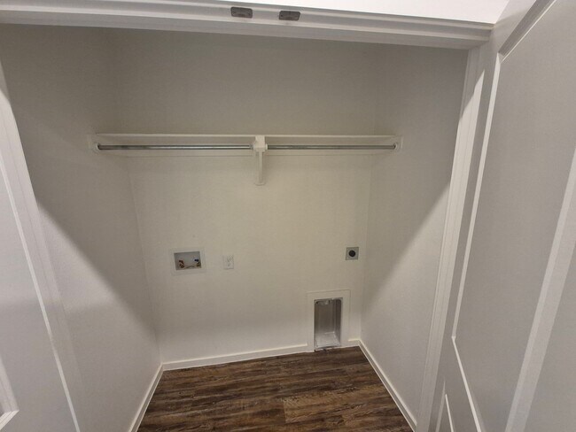 Building Photo - Cypress Duplex Available Now!