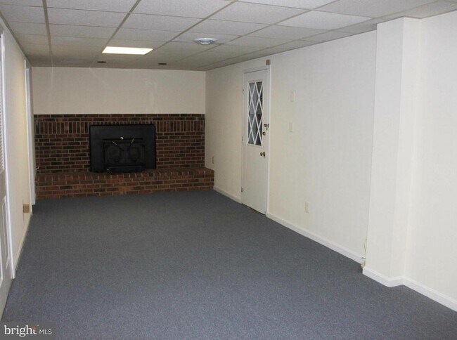 Building Photo - 6210 Cottonwood St