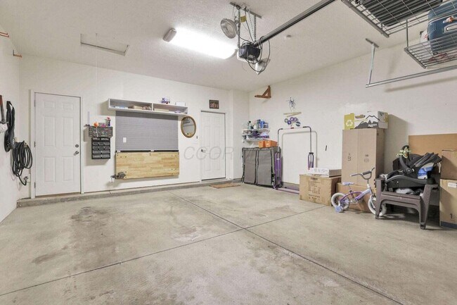 Building Photo - 550 Redwood Ln