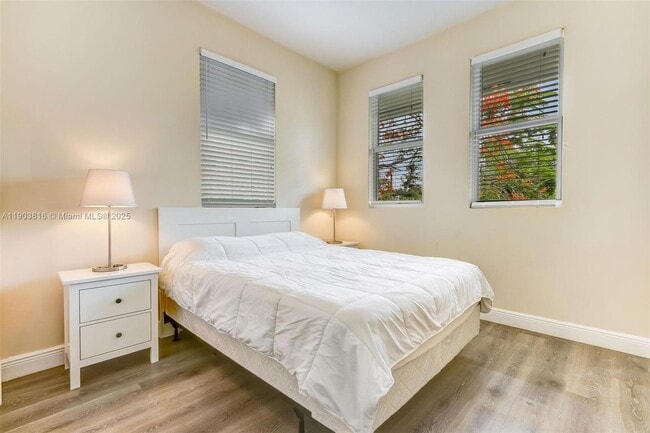 Building Photo - 1620 NE 110th St