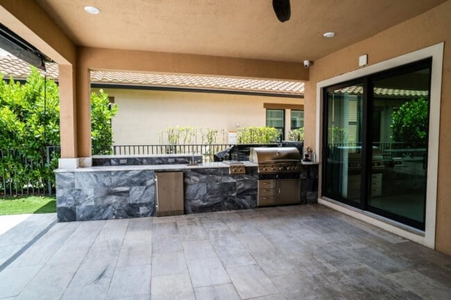 Building Photo - 8665 E Baypoint Cir