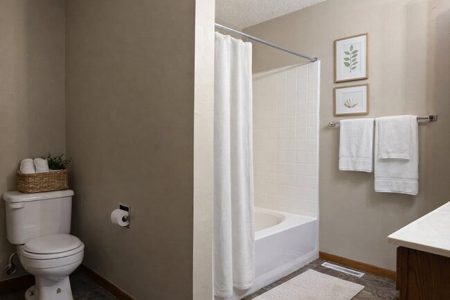 Building Photo - 2733-33 1/2 33 1/2 Ave S