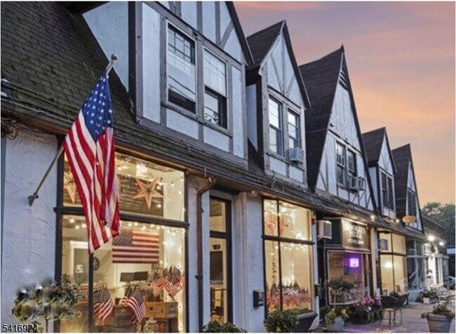 Building Photo - 304 Forest Dr S