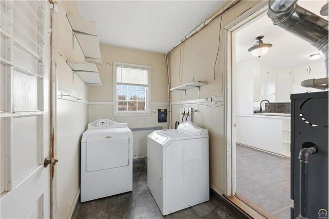 Building Photo - 2116 SW Plass Ave