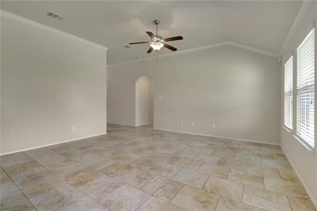 Building Photo - 330 Briar Park Dr