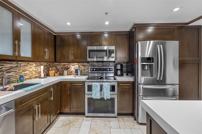 Building Photo - 2625 Collins Ave
