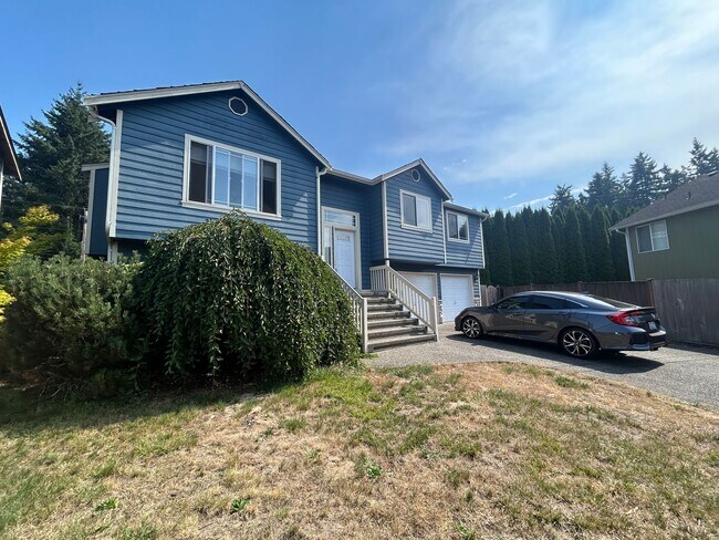 Primary Photo - Beautiful 4 bd 3 bath w/ 2-car Garage Home...