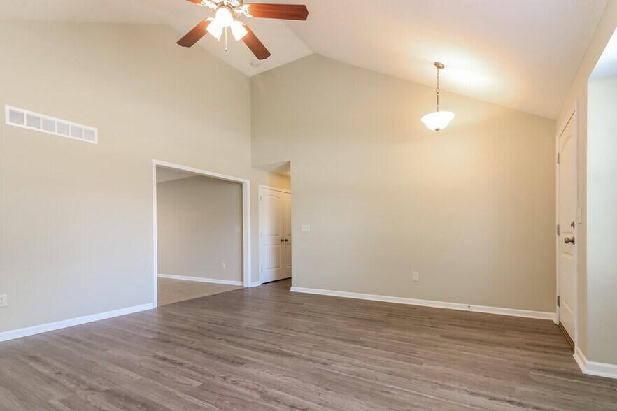 Building Photo - 702 Hibiscus Dr