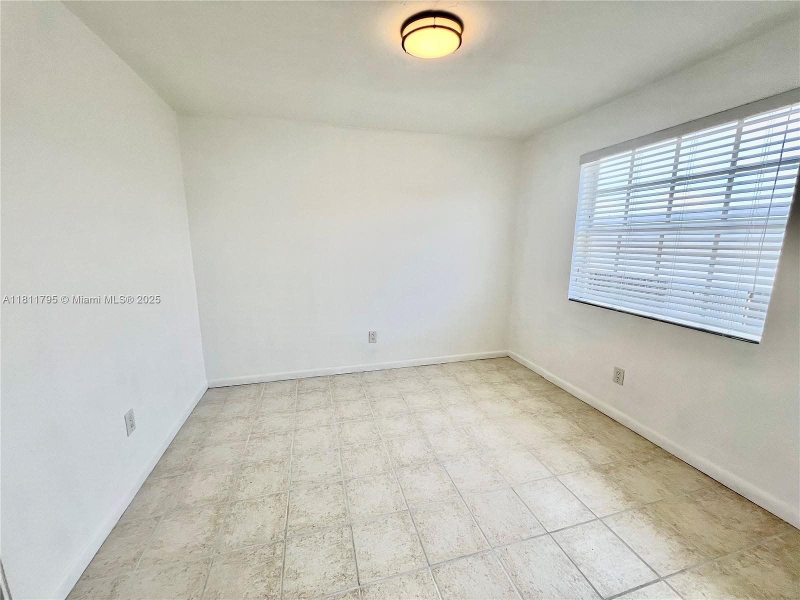 Building Photo - 2015 SW 27th Ave