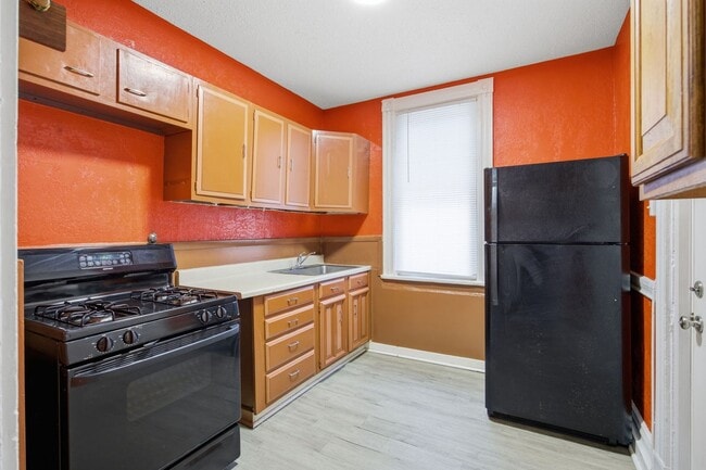 Building Photo - 1114-1118 Sutherland