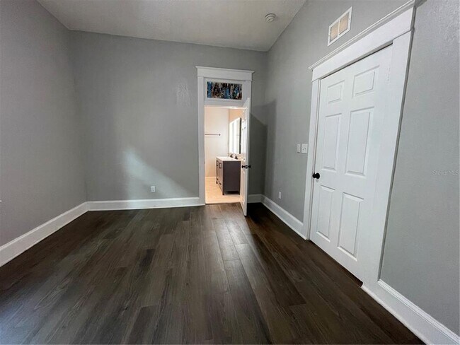 Building Photo - 1932 W Spruce St