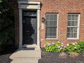 Building Photo - 526 Graten St