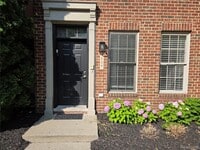 Building Photo - 526 Graten St