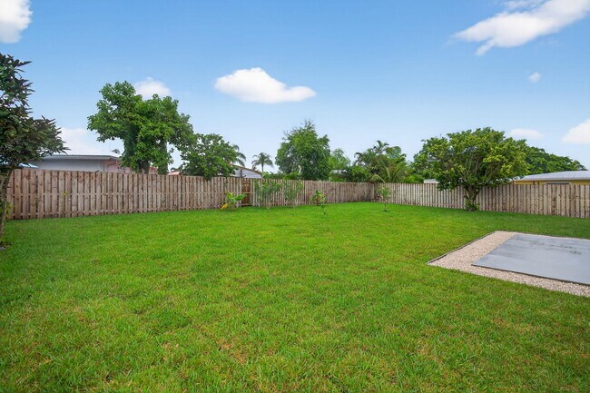 Building Photo - 8776 SE Sandy Ln