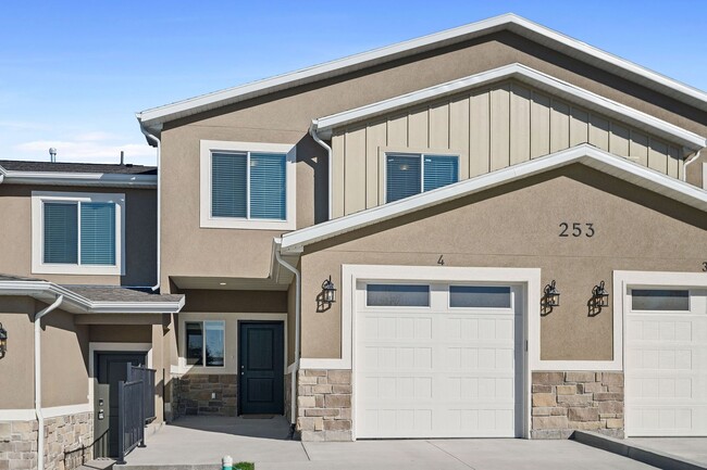 Primary Photo - Brand New Luxury Richmond-Utah Townhouse f...