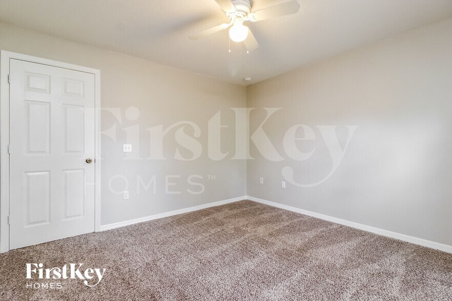 Building Photo - 2413 Timbercreek Loop E