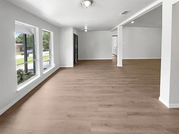 Building Photo - AVAILABLE NOW