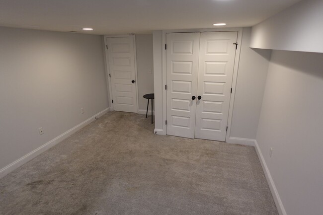 Building Photo - Charming 3Bedroom Townhome - Steps from Pa...