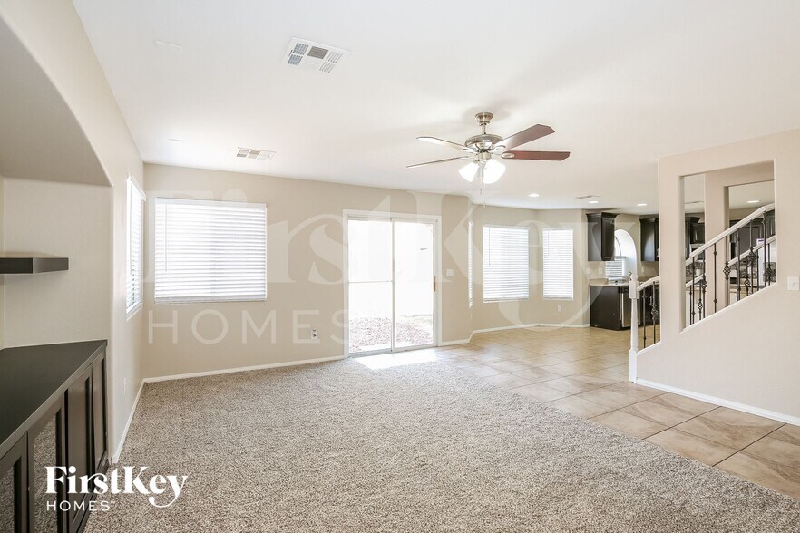 Building Photo - 420 Orchid Oasis Ave