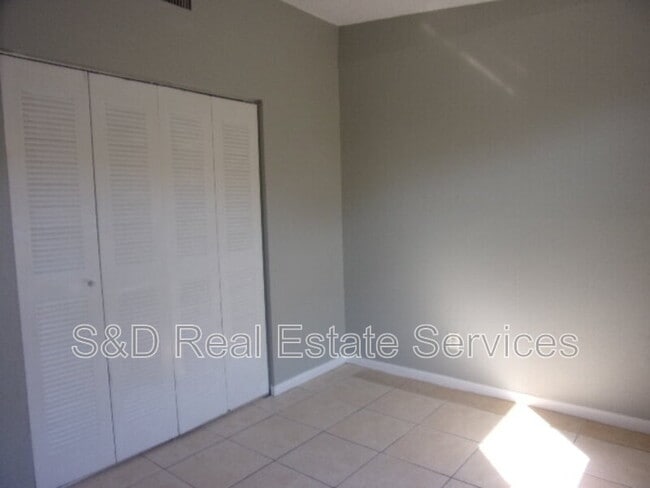 Building Photo - 3025 St Paul Dr