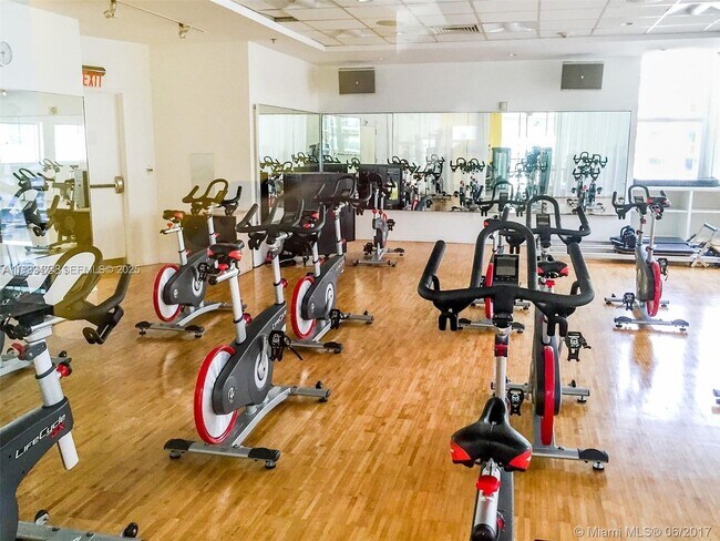 Building Photo - 1500 Bay Rd