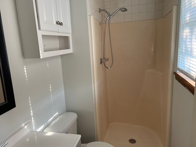 Building Photo - comfort and convenience in this 3 bedroom ...