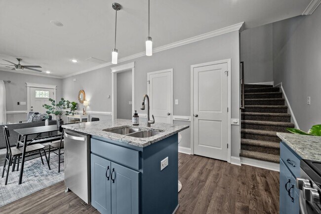 Building Photo - 508 Watauga Ave