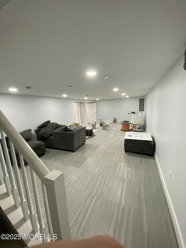 Building Photo - 871 Red Oaks Dr