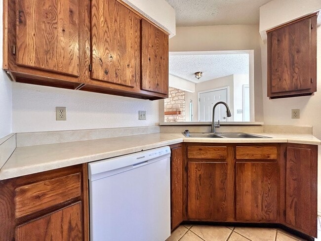 Building Photo - 1760 Horseshoe Cir