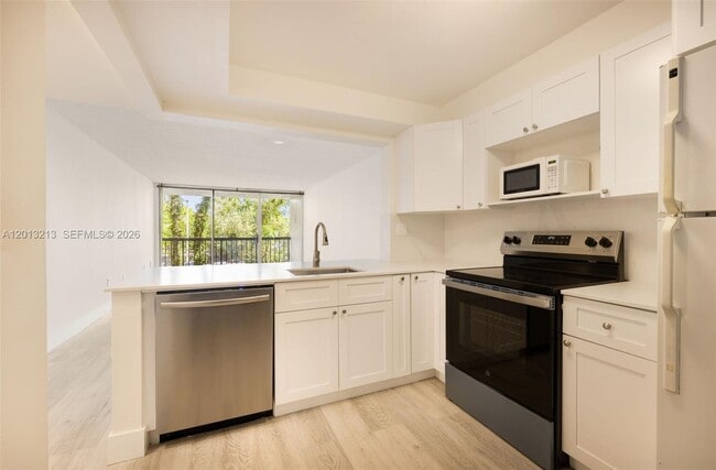 Building Photo - 10825 SW 112th Ave