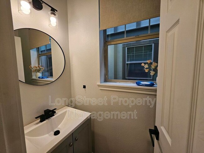 Building Photo - 11987 SW Horizon Blvd