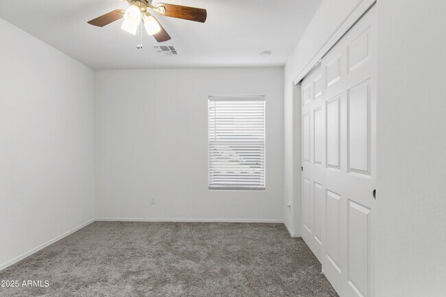 Building Photo - 40925 W Patricia Ln