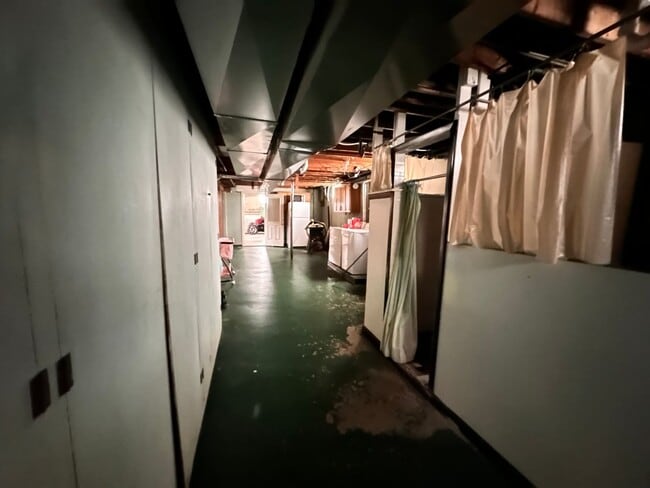 Building Photo - Welcome to this gem located in the heart of Perry township!